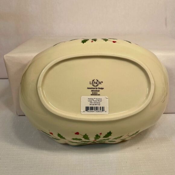 LENOX HOLIDAY ARCHIVE LARGE FLUTED BOWL 10 INCHES - Picture 8 of 9